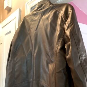 the picture of the pocket doesn’t do justice..it’s a deep pocket